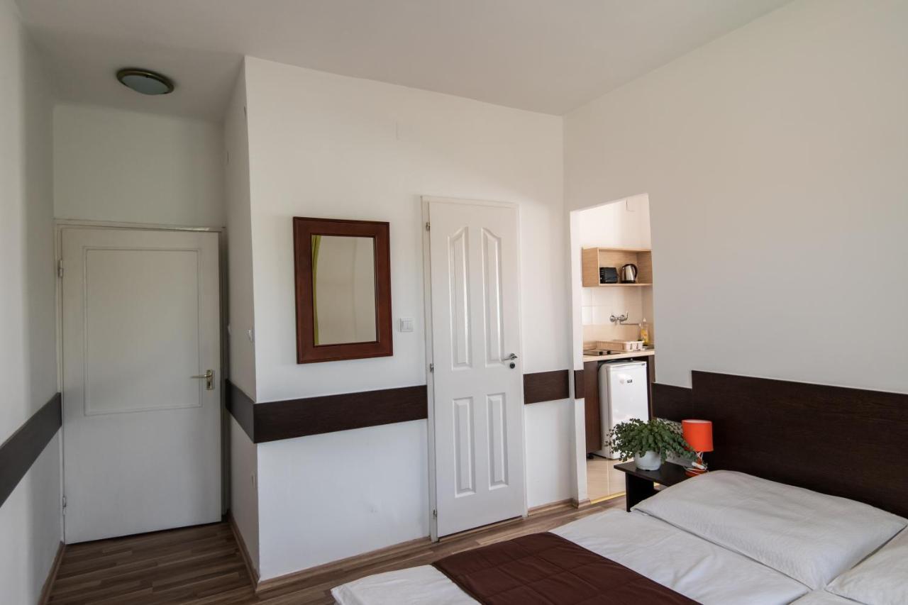 Hello Apartmanhaz Шопрон Екстер'єр фото