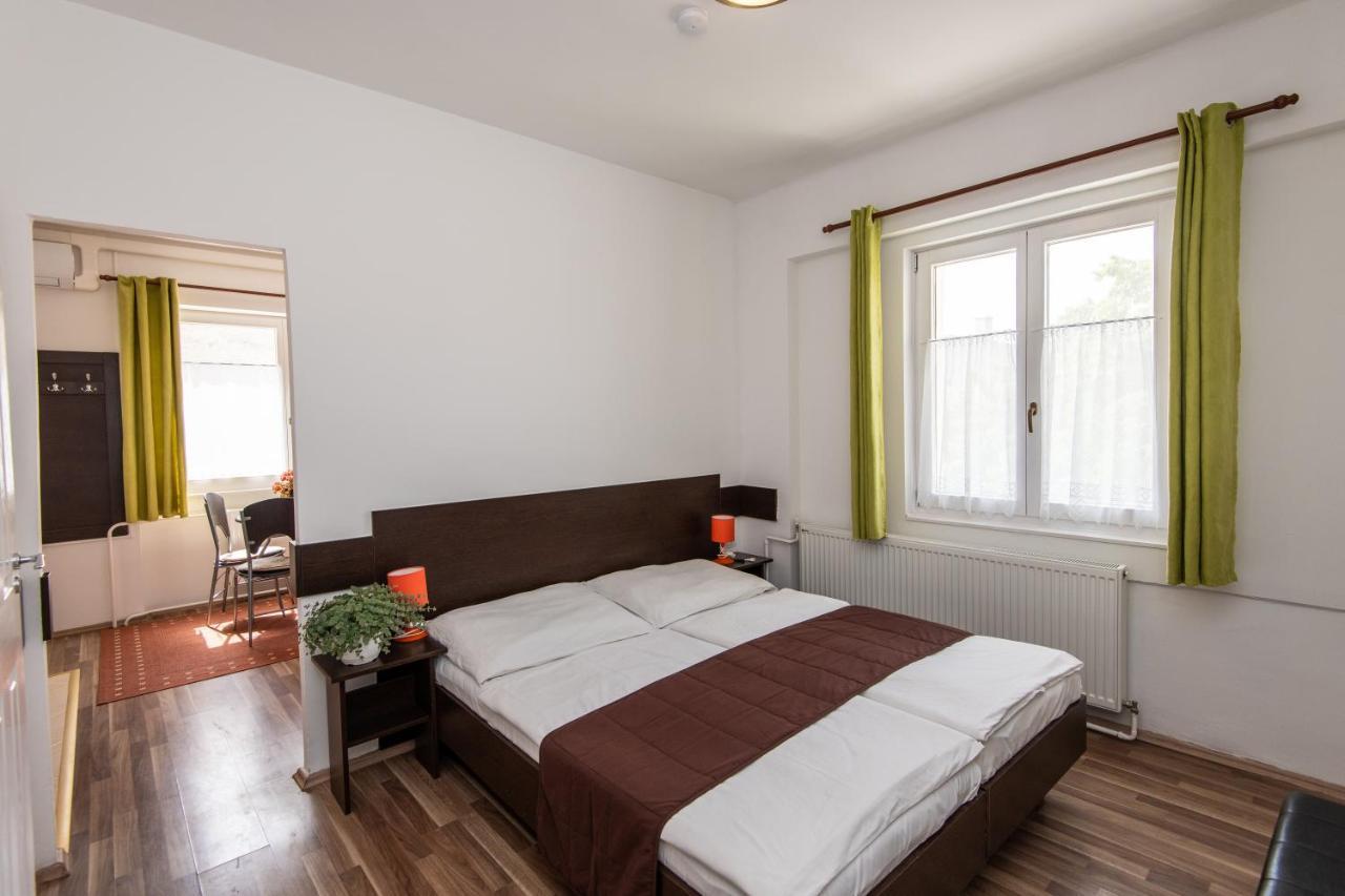 Hello Apartmanhaz Шопрон Екстер'єр фото