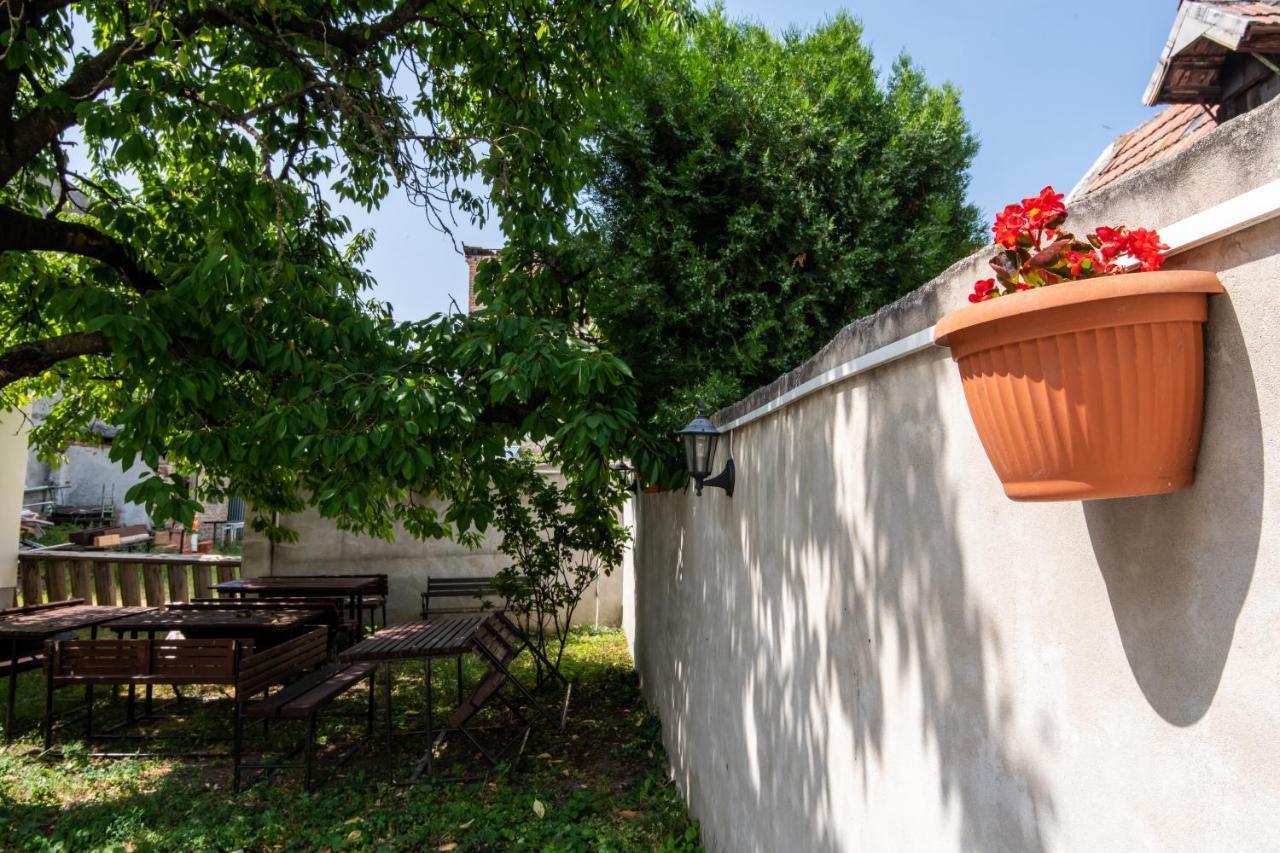Hello Apartmanhaz Шопрон Екстер'єр фото