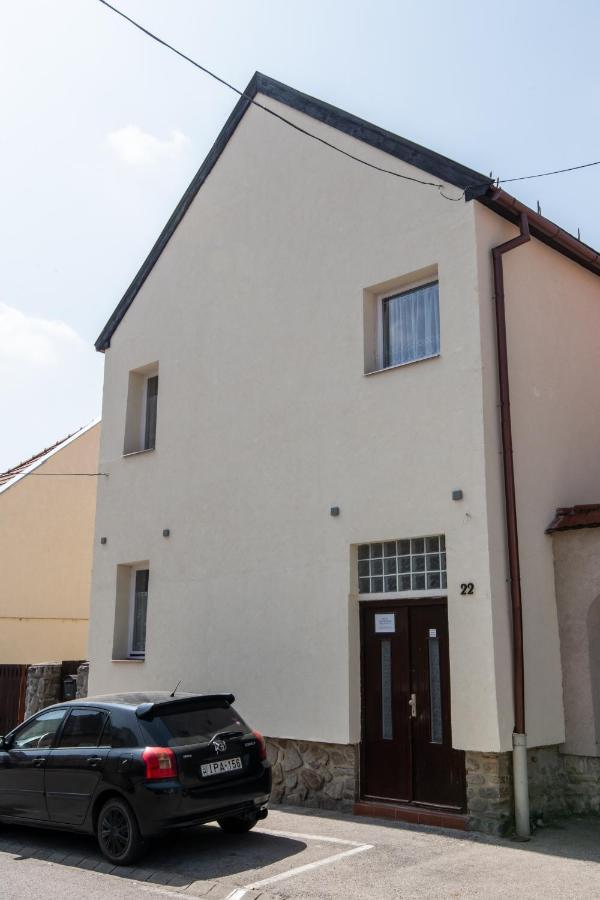 Hello Apartmanhaz Шопрон Екстер'єр фото