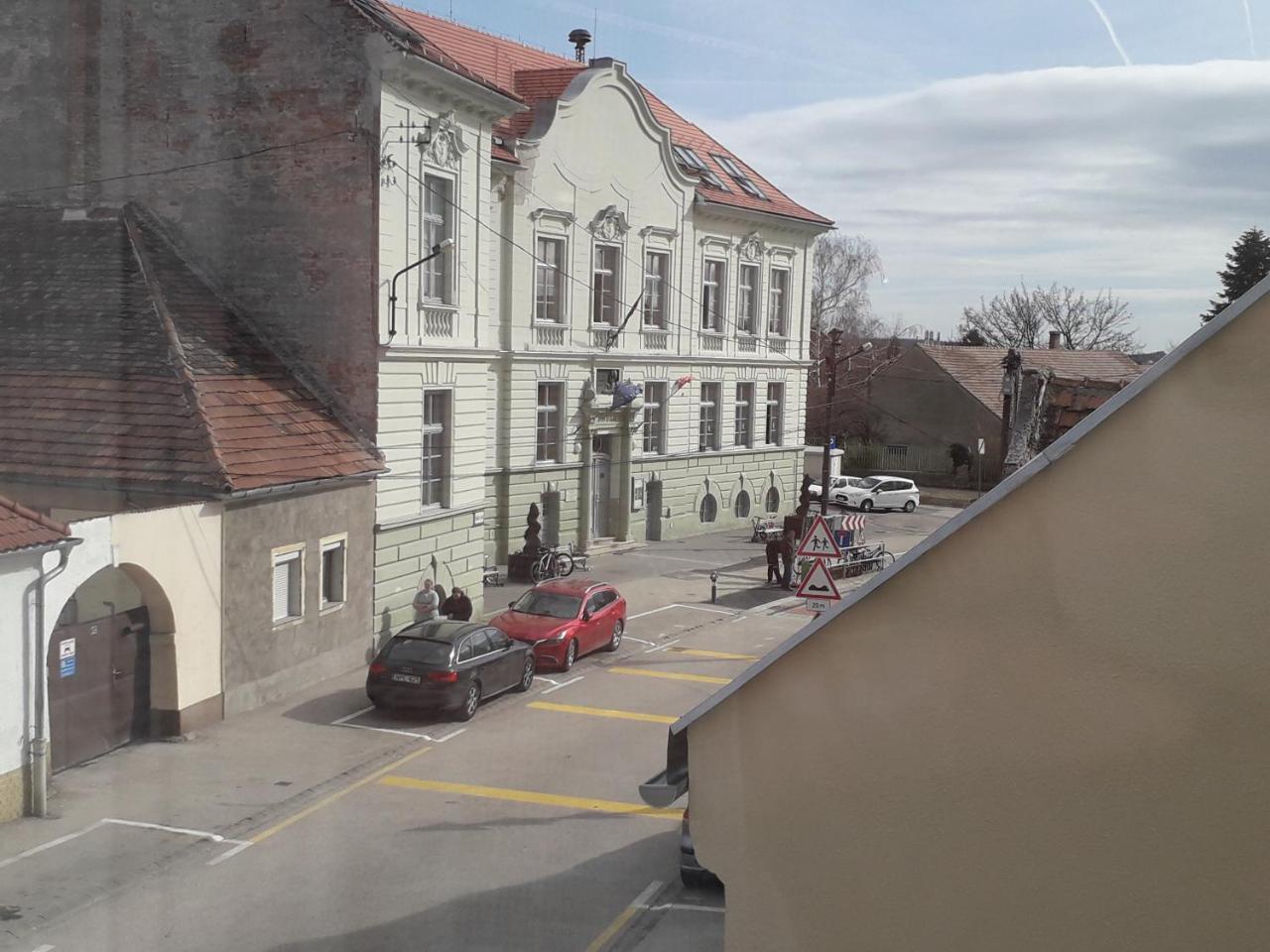 Hello Apartmanhaz Шопрон Екстер'єр фото