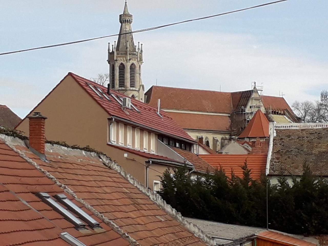 Hello Apartmanhaz Шопрон Екстер'єр фото