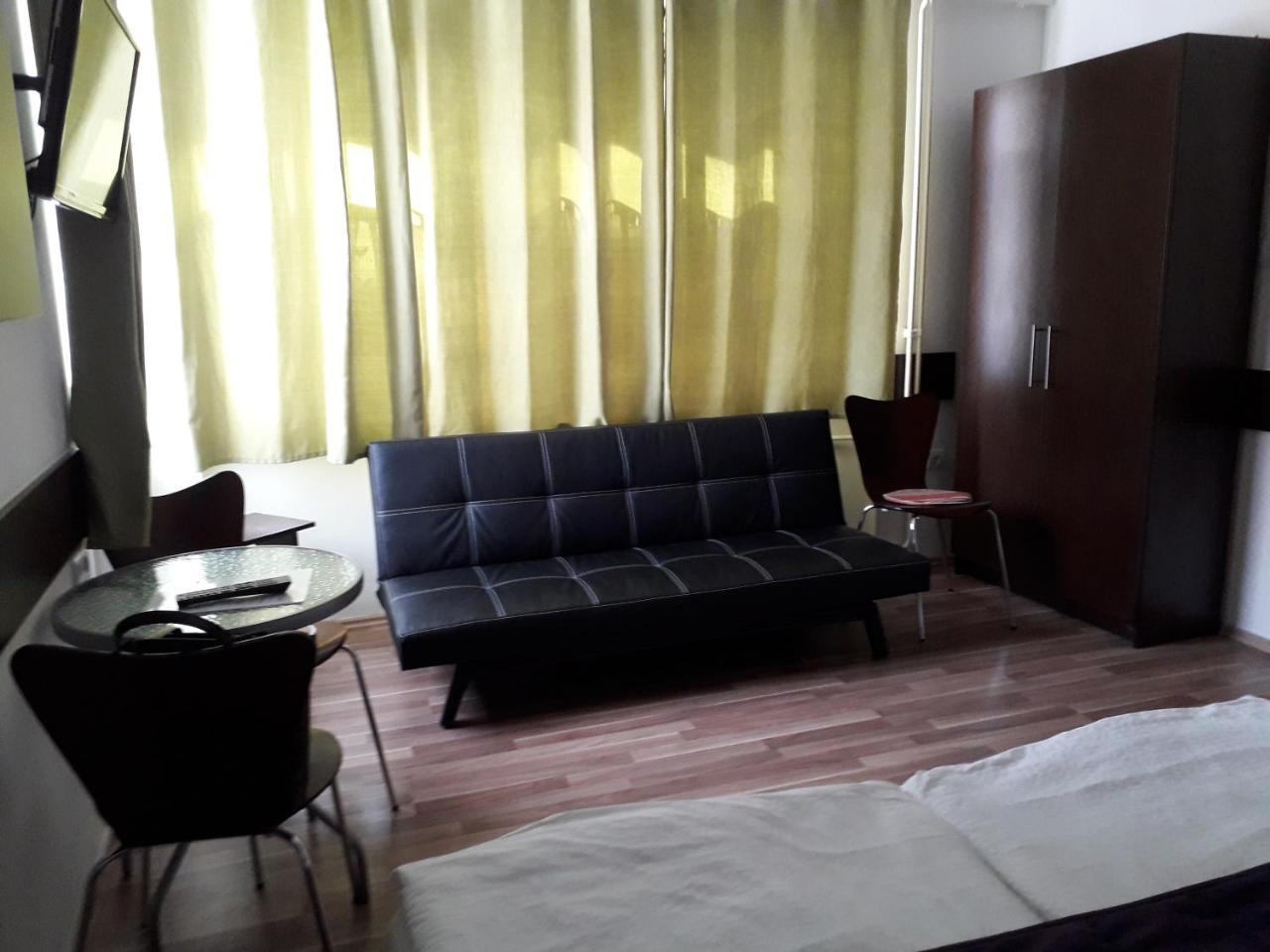 Hello Apartmanhaz Шопрон Екстер'єр фото